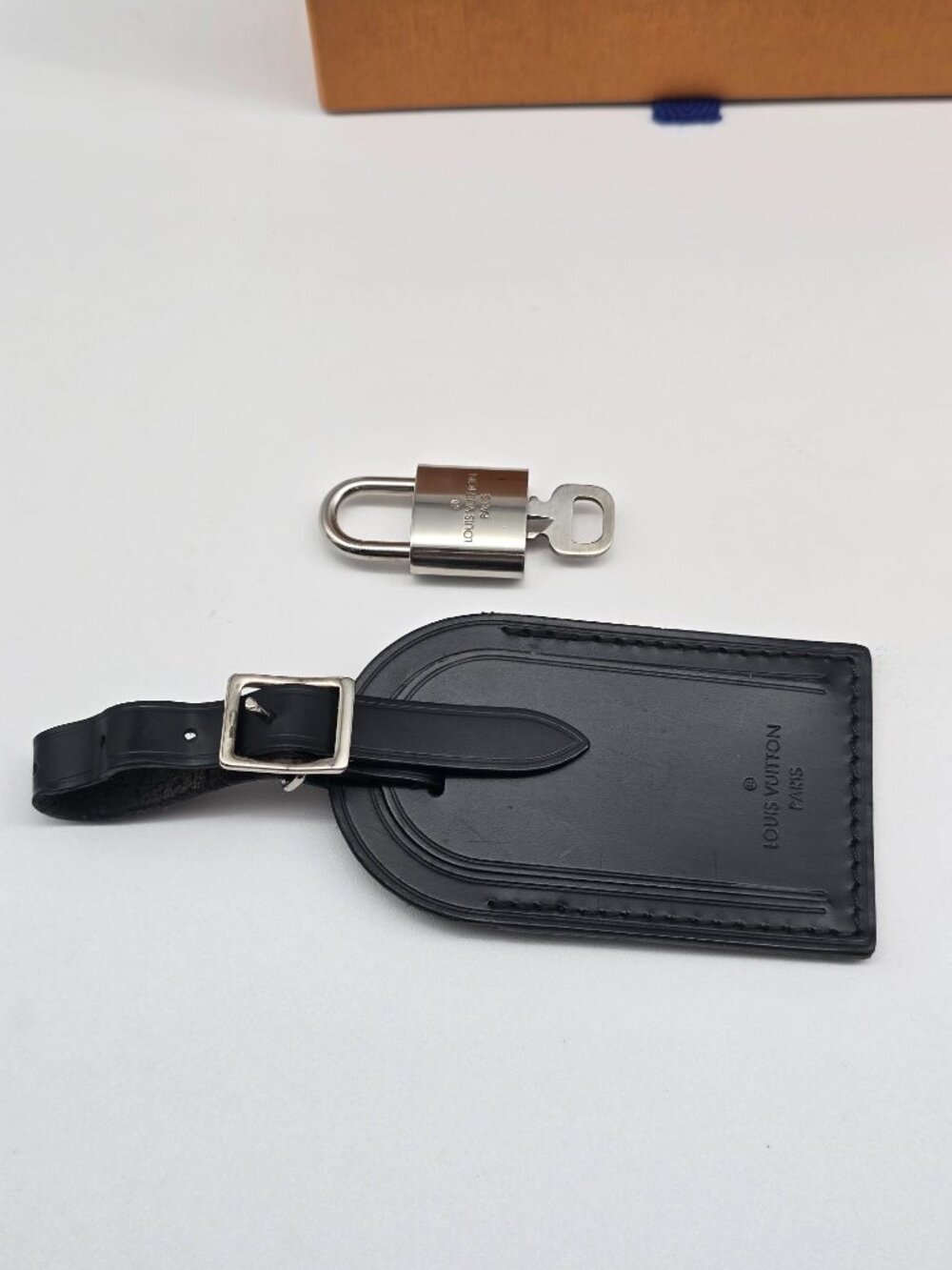 Authentic Louis Vuitton Black Luggage Tag Silver LV Padlock Key & Box - Picture 6 of 14